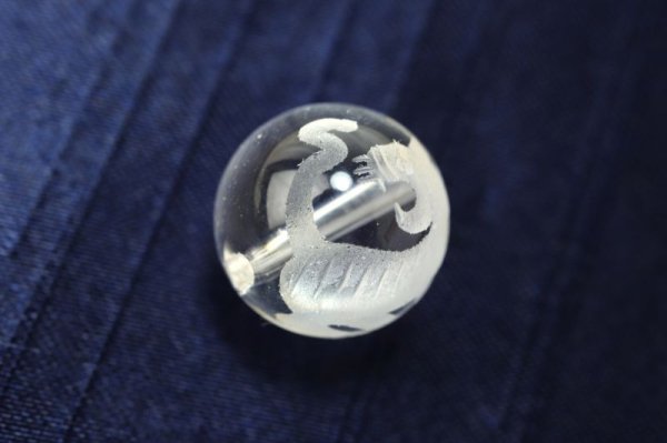 画像3: 干支 寅(とら)水晶 横穴 約12mm 彫刻ビーズ カービング 天然石 品番:14727 (3)