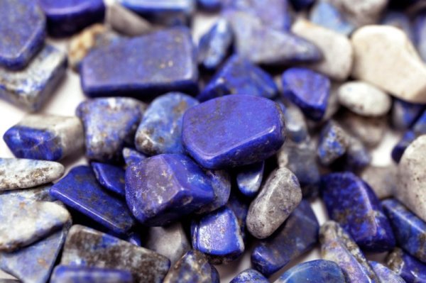 画像2: さざれ　ラピスラズリ　オリジナルパッケージ付　約100gパック　邪気を払う　判断力　直感力を高める　天然石　※ポイント対象外　品番： 14763 (2)
