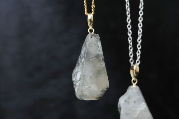 画像3: ペンダントトップ　フェナカイト　18金ゴールド　ロシア産　日本製　不変　完全　達成　希少　品番： 14795 (3)