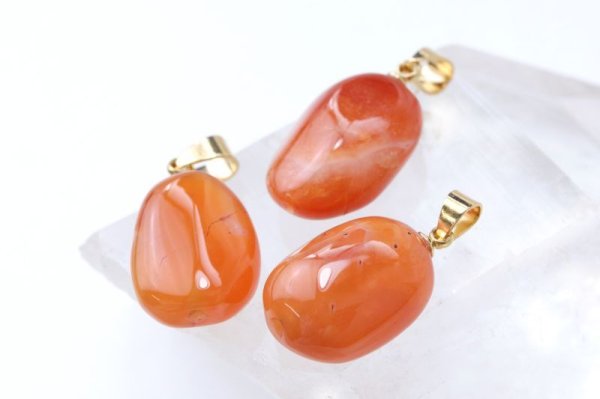 画像2: 【自社製アクセサリー10点以上でクーポン使用後30%OFF対象商品(クーポン番号:AC30)】ペンダントトップ カーネリアン ゴールド GD インド産 愛の石 人間関係 恋愛 仕事運 ジュエリー 天然石 ※ポイント対象外 品番:14922 (2)