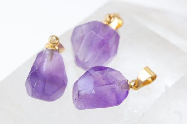 画像2: 【自社製アクセサリー10点以上でクーポン使用後30％OFF対象商品（クーポン番号：AC30）】ペンダントトップ　アメジスト　ゴールド　GD　ブラジル産　日本製　癒し　浄化　ジュエリー　天然石　品番：14930 (2)