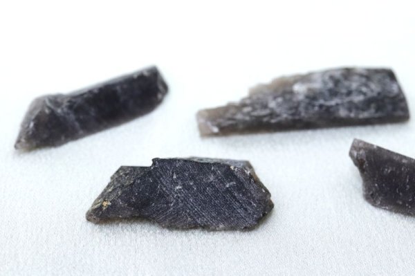 画像4: 【日本銘石】原石 山梨黒平黒水晶 草入り 〈山梨県〉 浄化 魔除け 置物 天然石 品番:11571 (4)