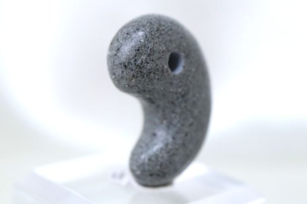 画像3: 【日本銘石】勾玉 和泉青石 〈大阪府〉 中 約25mm 勝負運 成長 活力 品番:15038 (3)