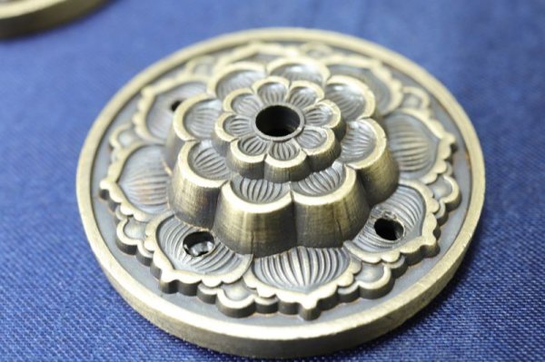画像2: 真鍮製 お香立て 蓮の花 真鍮製受け皿などに♪ しんちゅう 合金 置物 彫り物 品番: 9808 (2)