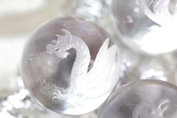 画像2: 置物 四神 水晶(素)30mm セット キトラ柄 風水 四神獣 青龍 白虎 朱雀 玄武 カービング 品番: 10931 (2)