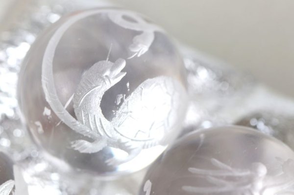 画像4: 置物 四神 水晶(素)30mm セット キトラ柄 風水 四神獣 青龍 白虎 朱雀 玄武 カービング 品番: 10931 (4)
