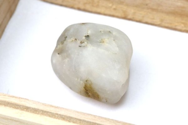 画像2: 【日本銘石】原石 おのころ水晶 〈兵庫県〉 桐箱入り 創生 創造の能力 浄化 直感力 縁起 品番: 5970 (2)