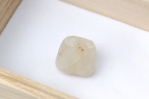 画像2: 【日本銘石】原石　おのころ水晶　〈兵庫県〉　桐箱入り　創生　創造の能力　浄化　直感力　縁起　品番： 5715 (2)