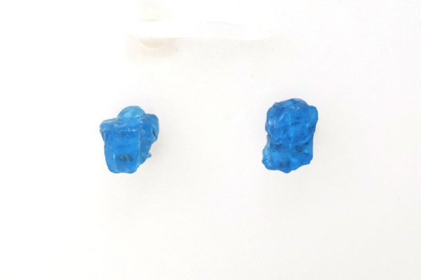 画像2: 【自社製アクセサリー10点以上でクーポン使用後30％OFF対象商品（クーポン番号：AC30）】ピアス　ネオンブルーアパタイト　突き刺し型　 レギュラー　シルバー　SV　ブラジル産　日本製　恋愛　真実　お守り　ジュエリー　天然石　※ポイント対象外　品番： 6999 (2)