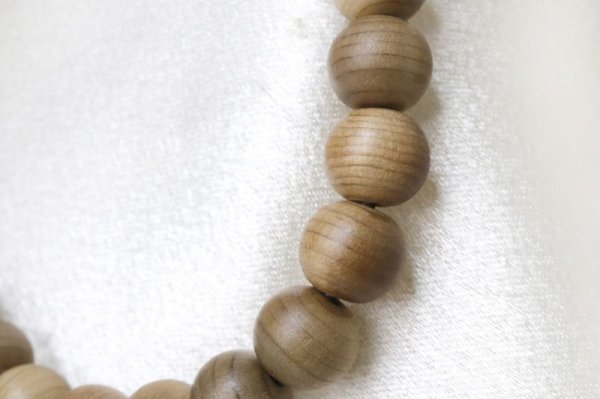 画像2: 【パワーズウッド】ブレス　神代高野槇　〈長野県〉　約8mm　奥ゆかしさ　厄除け　災害から身を守る　品番：15134 (2)