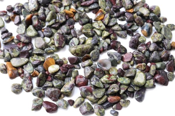 画像3: さざれ　ドラゴンブラッドストーン　オリジナルパッケージ付　約100gパック　勇気　闘争本能　お守り　浄化　天然石　品番： 15214 (3)