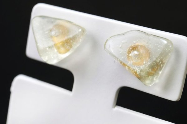 画像3: 【自社製アクセサリー10点以上でクーポン使用後30%OFF対象商品(クーポン番号:AC30)】ピアス リビアングラス 突き刺し型 ゴールド GD リビア砂漠産 日本製 ポジティブ 直感力 ヒーリング ジュエリー 天然石 ※ポイント付与対象外 品番:15237 (3)