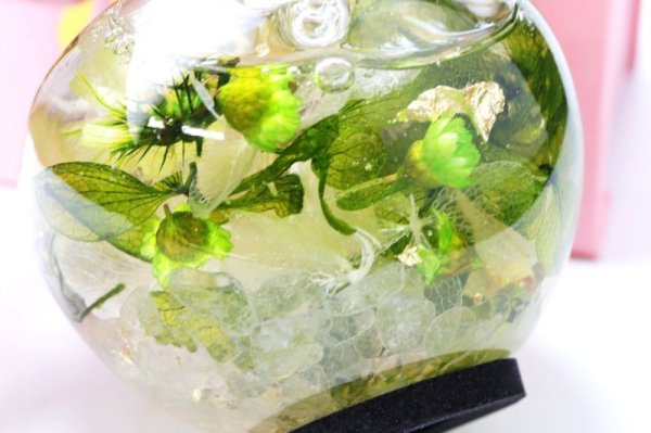 画像3: 置物 ハーバリウム ミニリンゴ 緑 グリーン 水晶 さざれ石入り クォーツ 再生 毒素の排除 調和 風水 開運 運気上昇 浄化 アップル インテリア 品番: 15263 (3)