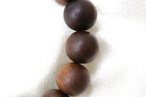 画像2: 【パワーズウッド】ブレス 黒柿 茶 〈日本〉 約12mm 個性の追求 気品 自己の向上 天然木 品番:15271 (2)