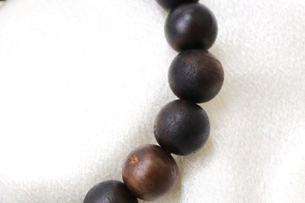 画像2: 【パワーズウッド】ブレス 黒柿 茶 〈日本〉 約10mm 個性の追求 気品 自己の向上 天然木 品番:15270 (2)