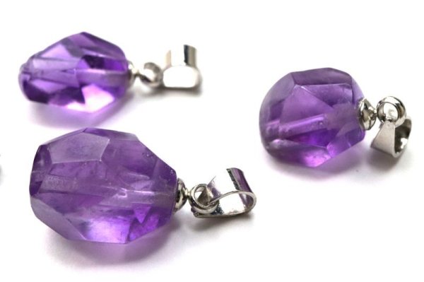 画像2: 【自社製アクセサリー10点以上でクーポン使用後30％OFF対象商品（クーポン番号：AC30）】ペンダントトップ　アメジスト　ステンレス　ブラジル産　日本製　癒し　浄化　ジュエリー　天然石　品番：15320 (2)