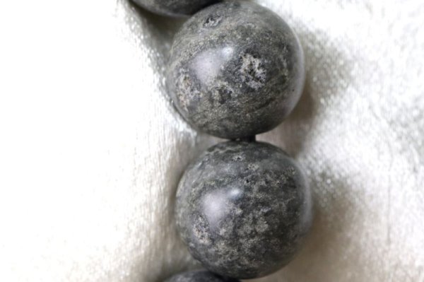 画像2: 【日本銘石】ブレス 根府川石 〈神奈川県〉 約12mm 繁栄 大器晩成 辛抱 品番:15329 (2)