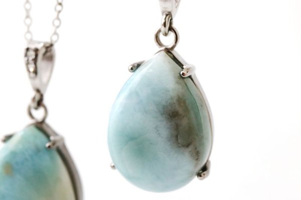 画像2: 【自社製アクセサリー10点以上でクーポン使用後30%OFF対象商品(クーポン番号:AC30)】ペンダントトップ ラリマー AAランク ドロップ ステンレス ドミニカ産 日本製 不安をやわらげる 浄化 ジュエリー 天然石 品番:15344 (2)
