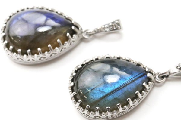 画像2: 【自社製アクセサリー10点以上でクーポン使用後30％OFF対象商品（クーポン番号：AC30）】ペンダントトップ　ラブラドライト　ドロップ　ステンレス　マダガスカル産　日本製　自由　夢　ヒーリング　ジュエリー　天然石　品番：15346 (2)