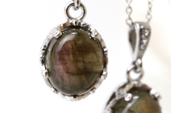 画像3: 【自社製アクセサリー10点以上でクーポン使用後30％OFF対象商品（クーポン番号：AC30）】ペンダントトップ　ピンクラブラドライト　オーバル　約14×11mm　ステンレス　マダガスカル産　日本製　自由　夢　ヒーリング　ジュエリー　天然石　品番：15361 (3)