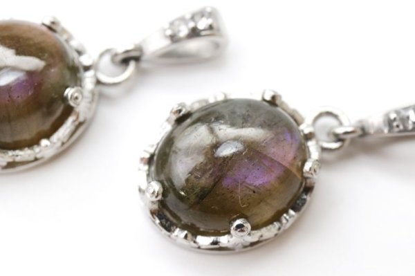 画像2: 【自社製アクセサリー10点以上でクーポン使用後30％OFF対象商品（クーポン番号：AC30）】ペンダントトップ　ピンクラブラドライト　オーバル　約14×11mm　ステンレス　マダガスカル産　日本製　自由　夢　ヒーリング　ジュエリー　天然石　品番：15361 (2)