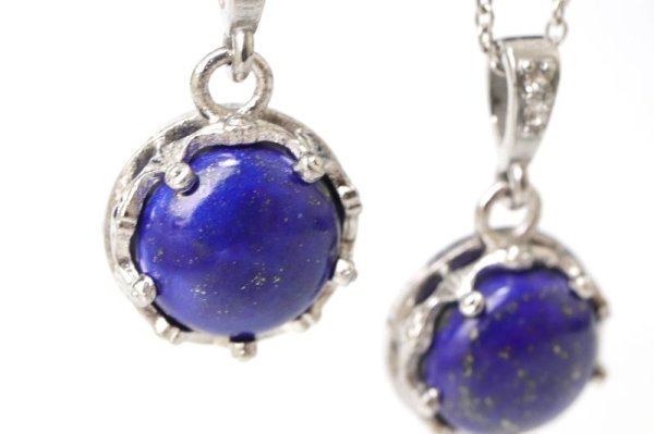 画像3: 【自社製アクセサリー10点以上でクーポン使用後30%OFF対象商品(クーポン番号:AC30)】ペンダントトップ ラピスラズリ 丸型 約12mm ステンレス アフガニスタン産 日本製 邪気を払う 判断力 直感力を高める ジュエリー 天然石 ※ポイント対象外 品番:15396 (3)