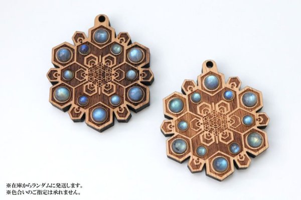 画像4: ペンダントトップ 雪の結晶 欅(けやき) ラブラドライト 祟高 華麗 調和 自由 夢 ヒーリング 風水 天然石 品番:15438 (4)