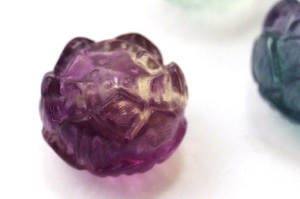画像3: 置物 ミニ彫り物 フローライト 蓮 1個 蓮花 純潔 神聖 純粋 清らかな心 休養 癒し 浄化 天然石 品番: 15454 (3)