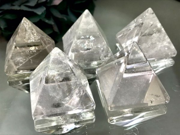 画像6: 【割引不可】置物 水晶 ピラミッド 10個セット エネルギー 浄化 彫り物 天然石 ※割引クーポン・ポイント付与対象外 品番: 10442 (6)
