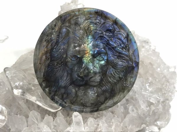 画像2: ルース ラブラドライト ライオン マダガスカル産 彫り物 獅子 知恵 強靭 権力 自由 夢 ヒーリング 天然石 品番:15603 (2)