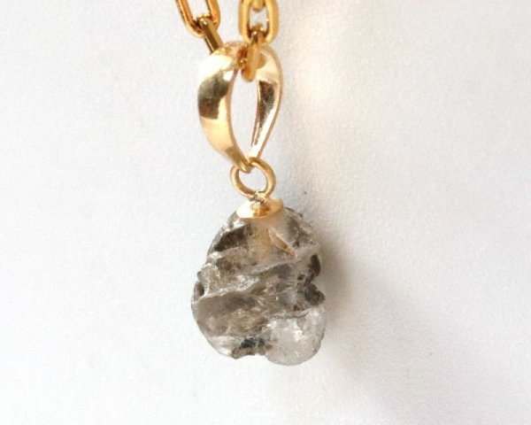 画像2: ペンダントトップ フェナカイト原石 ロシア産 1.65ct K18 GD 日本製 不変 完全 達成 品番:15691 (2)