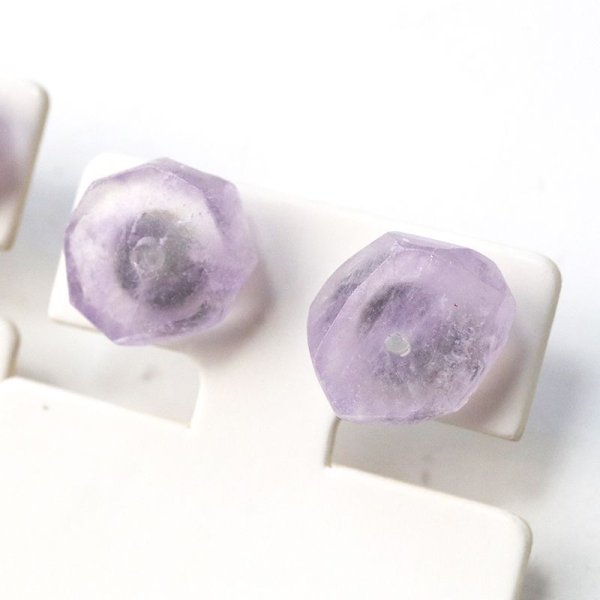 画像3: 【自社製アクセサリー10点以上でクーポン使用後30％OFF対象商品（クーポン番号：AC30）】ピアス　ローズアメジスト　さざれピアス　カット　SV　突き刺し型　マダガスカル産　日本製　恋愛　癒し　ジュエリー　天然石　品番： 15700 (3)