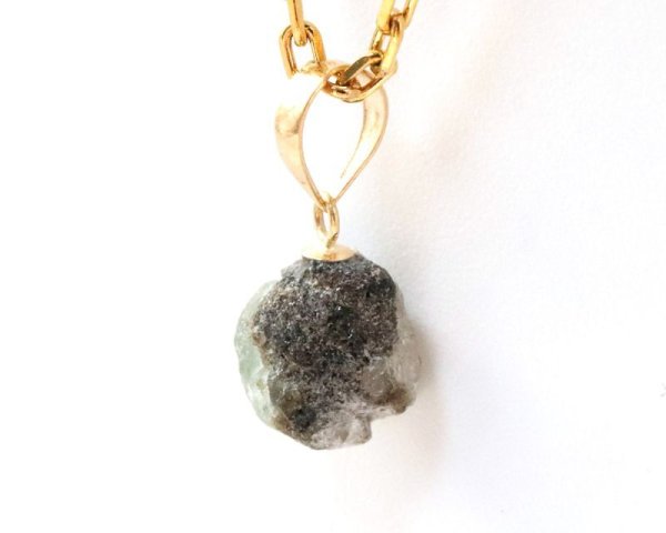 画像3: ペンダントトップ フェナカイト原石 ロシア産 2.25ct K18 GD 日本製 不変 完全 達成 品番:15694 (3)