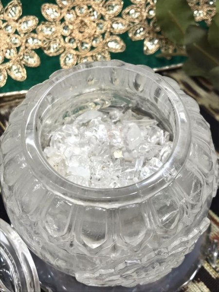 画像3: 置物 天然水晶 手彫り 小瓶 特大 クォーツ 浄化 クリスタル 彫り物 風水 置物 天然石 品番:15729 (3)
