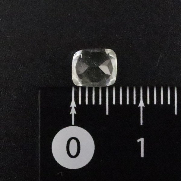 画像3: 【現品限り】 ルース リビアングラス シザースカット 0.8ct 約6x5mm リビア砂漠産 日本製 ポジティブ 直感力 ヒーリング ジュエリー 天然石 品番: 15749 (3)