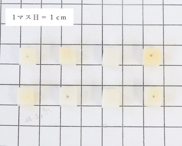 画像4: 【日本銘石】【一粒売り】 バラ石 静岡水晶〈静岡県〉 オフホワイト キューブ約8mm 貫通穴あり 霊石 浄化 厄除け 洞察力 直感力 品番:15928 (4)