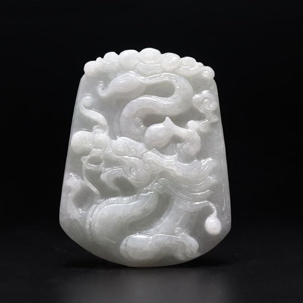 画像2: 【現品限り】ペンダントトップ ヒスイ<ミャンマー産> 龍 ひすい 浄化 人生 成功 守護 パワーストーン 天然石 品番:16110 (2)