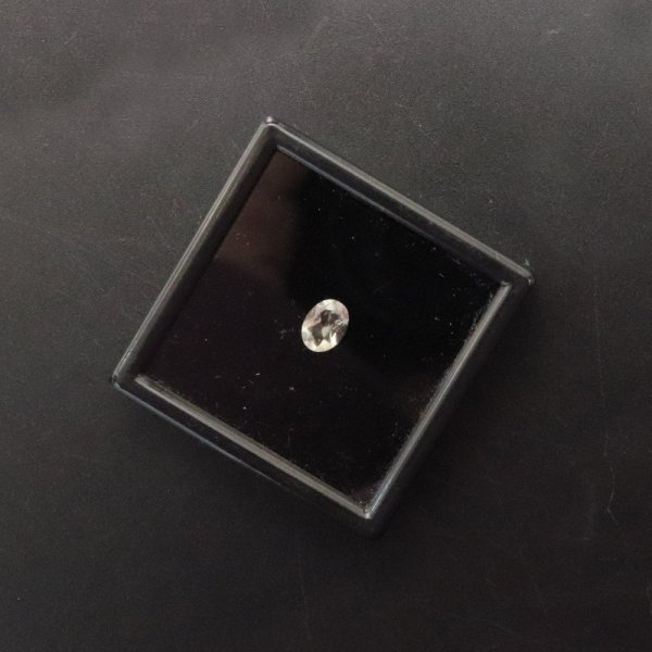 画像5: ルース リビアングラス オーバルカット 約5x7mm リビア砂漠産 ケース付き  ポジティブ 直感力 ヒーリング ジュエリー 天然石 品番:16300 (5)