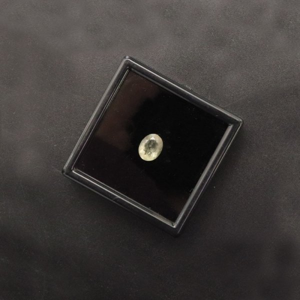 画像5: ルース リビアングラス オーバルカット 約6x8mm リビア砂漠産 ケース付き  ポジティブ 直感力 ヒーリング ジュエリー 天然石 品番:16301 (5)