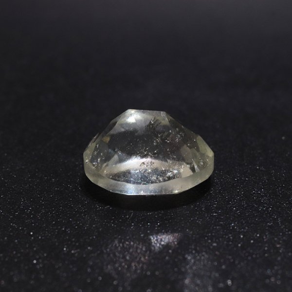 画像2: ルース リビアングラス オーバルカット 約6x8mm リビア砂漠産 ケース付き  ポジティブ 直感力 ヒーリング ジュエリー 天然石 品番:16301 (2)