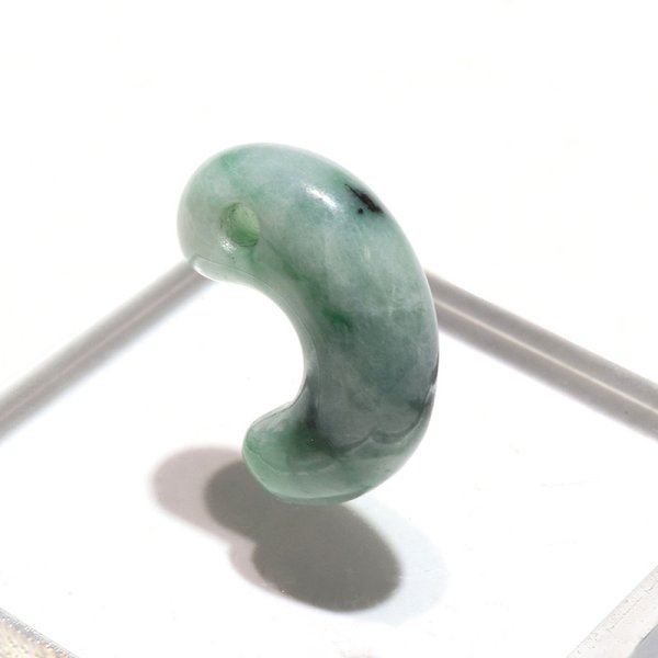 画像3: 【現品限り】【日本銘石】勾玉 糸魚川翡翠<新潟県> グリーン 約24mm 小滝産 桐箱入り 穴あき 日本製 国石 安定 平穏 慈悲 智恵 パワーストーン 天然石 品番:16320 (3)