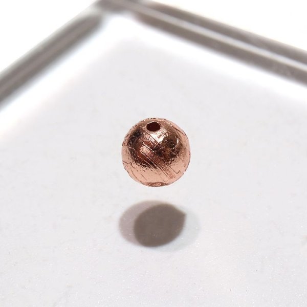 画像4: 【現品限り】バラ石 ギベオン<ナミビア産> ピンクゴールド 丸 約6mm 穴あき 一粒売り 宇宙のパワー 隕石 パワーストーン 天然石 品番:16547 (4)