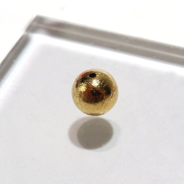 画像4: 【現品限り】バラ石 ギベオン<ナミビア産> ゴールド 丸 約8mm 穴あき 一粒売り 宇宙のパワー 隕石 パワーストーン 天然石 品番:16549 (4)
