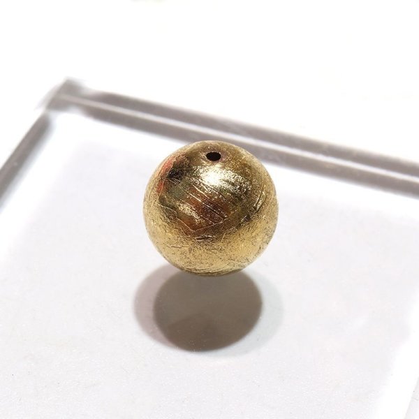 画像4: 【現品限り】バラ石 ギベオン<ナミビア産> ゴールド 丸 約12mm 穴あき 一粒売り 宇宙のパワー 隕石 パワーストーン 天然石 品番:16553 (4)