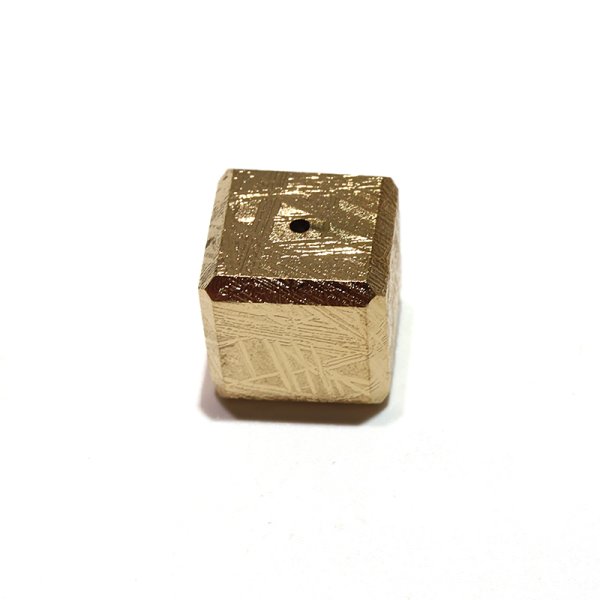 画像3: バラ石 ギベオン<ナミビア産> ゴールド 正方形 約12mm 穴あき 一粒売り 宇宙のパワー 隕石 パワーストーン 天然石 品番:16556 (3)