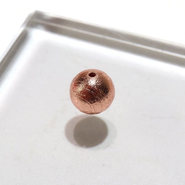 画像4: 【現品限り】バラ石 ギベオン<ナミビア産> ピンクゴールド 丸 約7.8mm 穴あき 一粒売り 宇宙のパワー 隕石 パワーストーン 天然石 品番:16550 (4)