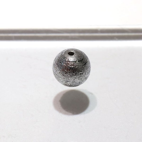 画像4: 【現品限り】バラ石 ギベオン<ナミビア産> シルバー 丸 約6mm 穴あき 一粒売り 宇宙のパワー 隕石 パワーストーン 天然石 品番:16545 (4)
