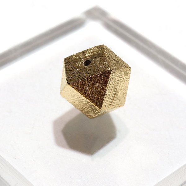 画像1: バラ石　ギベオン＜ナミビア産＞　ゴールド　カット　約10mm　穴あき　一粒売り　宇宙のパワー　隕石　パワーストーン　天然石　品番：16560 (1)