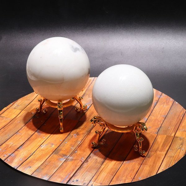 画像4: 置物 丸玉 ホワイトクォーツ 約8cm 中国産 クォーツ 浄化 再生 調和 パワーストーン 天然石 品番:16590 (4)