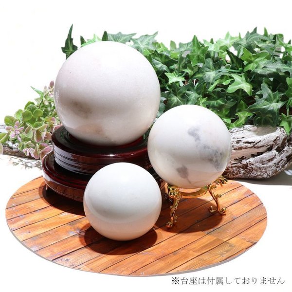 画像2: 置物 丸玉 ホワイトクォーツ 約8cm 中国産 クォーツ 浄化 再生 調和 パワーストーン 天然石 品番:16590 (2)